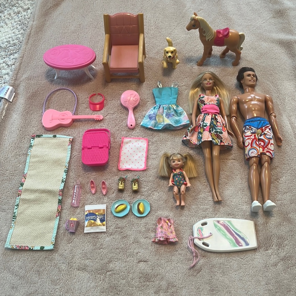 Barbie, Ken, Kelly, dog, pony, beach set and accessories (30 pieces)